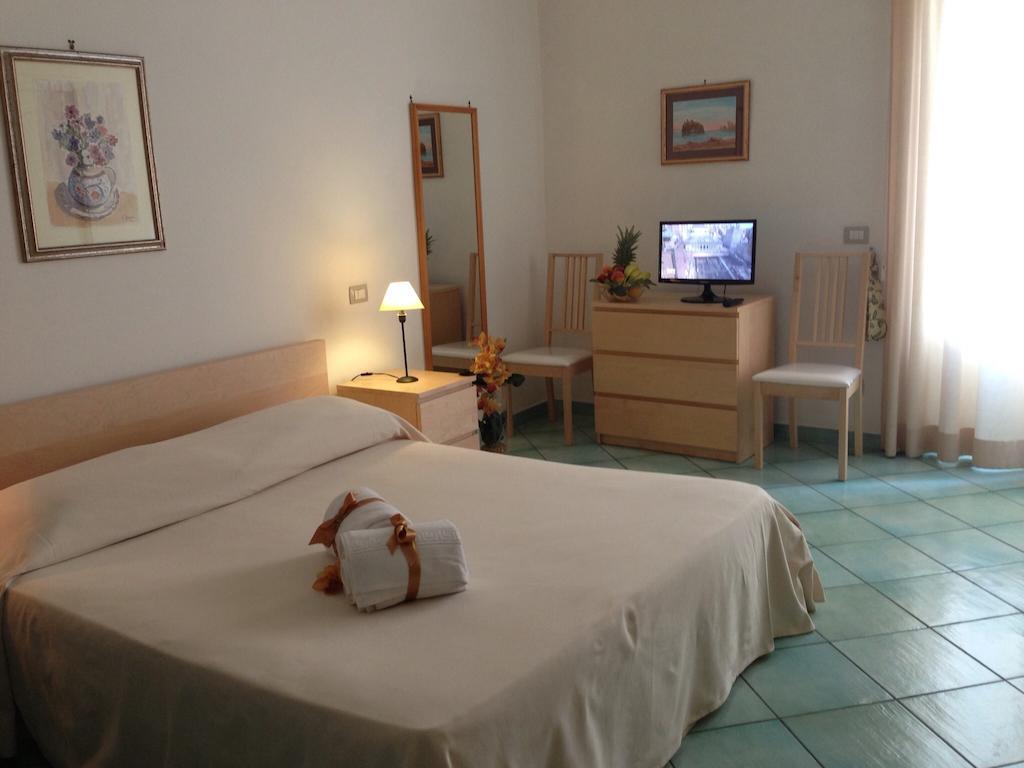 Hotel & Residence Matarese Casamicciola Terme Bilik gambar